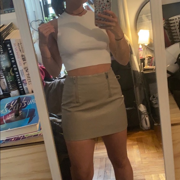 Leather zip up skirt - Picture 2 of 3